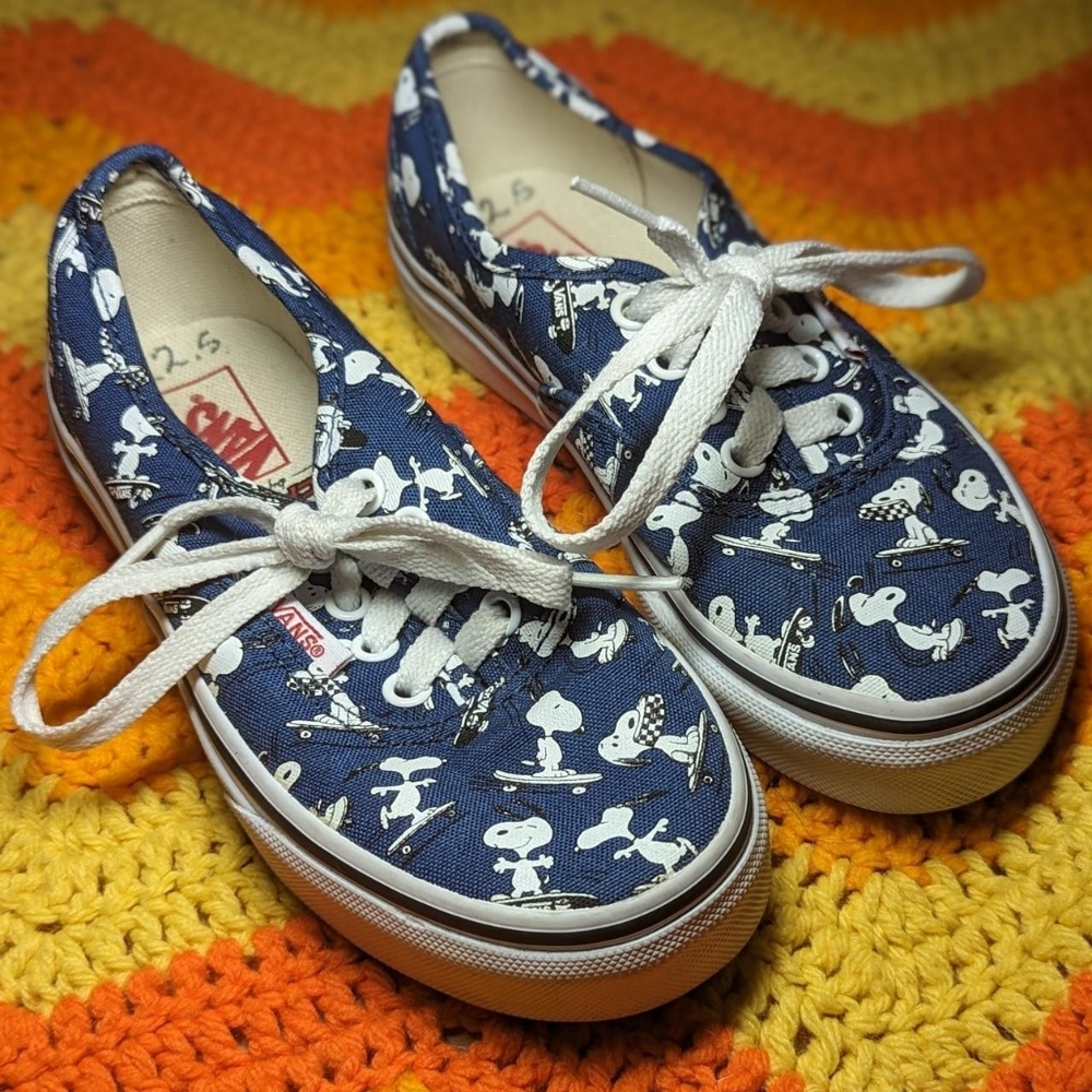 NWOT vans snoopy shoe girls kids youth size 12.5 lace up